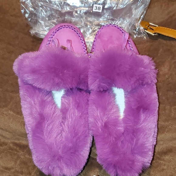 Shoes - NEW FUR SNEAKERS..NEW sz38.....LIKE 7.5 US